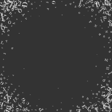 Uçan Latince mektuplar. İngiliz alfabesinin beyaz tebeşirleri dağılmış. Yabancı diller öğrenim kavramı. Tahta arka planda okul afişine geri dön.