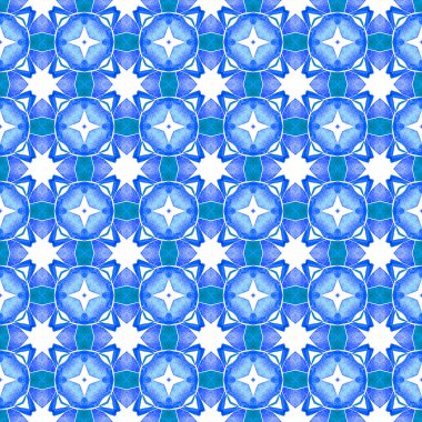 Etnik elle boyanmış desen. Mavi süslü boho şık yaz tasarımı. Tekstil hazır, canlı baskı, mayo kumaş, duvar kağıdı, ambalaj. Suluboya yaz etnik sınır düzeni.