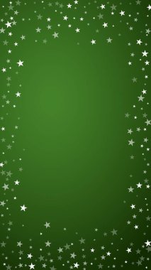 Yılbaşı arka planında kar yağışı var. İnce uçan kar taneleri ve yeşil arka plandaki yıldızlar. Karlı bayram örtüsü. Dikey vektör illüstrasyonu.