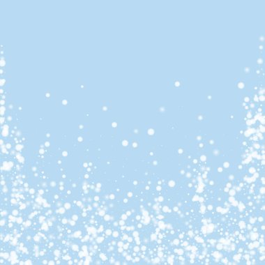 Karlı bir Noel geçmişi var. Hafif uçan kar taneleri ve açık mavi kış arka planındaki yıldızlar. Narin, tatlı, karlı bir Noel. Kare vektör illüstrasyonu.