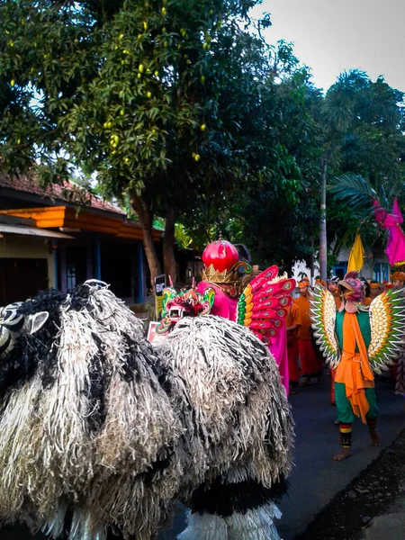 インドネシア 10月1日 10月1日 2日にバリ語で行われる伝統的な中国式の人々 — ストック写真
