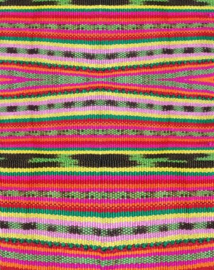  Timor Leste Güneydoğu Asya ülkesi zengin kültürel çeşitliliği ve geleneksel sanatları ile tanınıyor, buna özgürlük ve kültürel kimliği simgelemek de dahil. Tais erkek ve kadınlar için dekorasyon ve giyim tarzları için kullanılır..