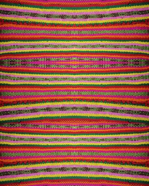  Timor Leste Güneydoğu Asya ülkesi zengin kültürel çeşitliliği ve geleneksel sanatları ile tanınıyor, buna özgürlük ve kültürel kimliği simgelemek de dahil. Tais erkek ve kadınlar için dekorasyon ve giyim tarzları için kullanılır..