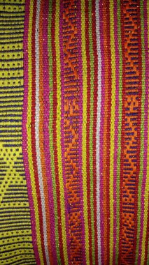  Timor Leste Güneydoğu Asya ülkesi zengin kültürel çeşitliliği ve geleneksel sanatları ile tanınıyor, buna özgürlük ve kültürel kimliği simgelemek de dahil. Tais erkek ve kadınlar için dekorasyon ve giyim tarzları için kullanılır..