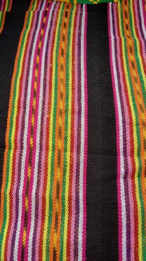  Timor Leste Güneydoğu Asya ülkesi zengin kültürel çeşitliliği ve geleneksel sanatları ile tanınıyor, buna özgürlük ve kültürel kimliği simgelemek de dahil. Tais erkek ve kadınlar için dekorasyon ve giyim tarzları için kullanılır..