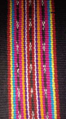 Tais 'in Timor Leste' de dokuması özgürlüğü ve kültürel kimliği simgeliyor. Geleneksel tekstil, kadın ve erkekler için dekorasyon ve giysi tarzları için kullanılan Timor yaşamı için hayati önem taşıyor..