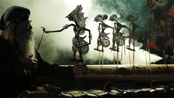 Wayang puppeteer. Dalang wayang kulit. Jakarta, 24 March 2022.