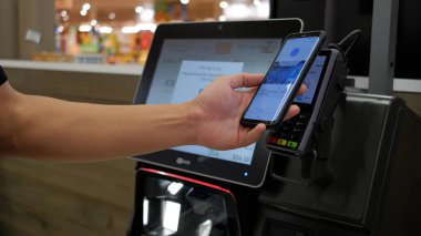 Cashless payment at self service check out machine in supermarket. Sydney, 22 January 2023