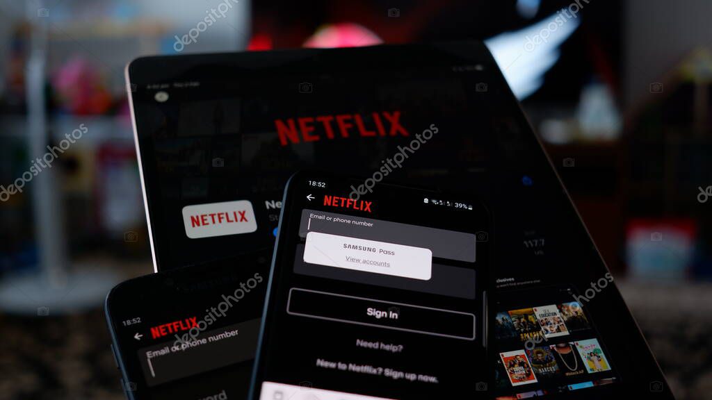 Sharing Netflix password on ipad and Android phone. Sydney, 4 january 2023.