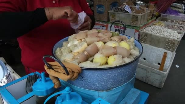Buying Sekba Sekba Typical Chinese Indonesian Pork Offal Dish Boiled — Vídeos de Stock