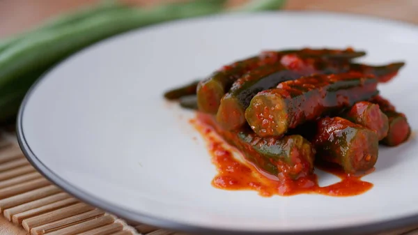 Ocra Kimchi Vit Platta — Stockfoto