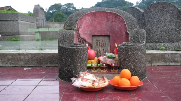 Ofrendas Frutas Los Dioses Tierra Que Custodian Las Tumbas Ancestrales — Foto de Stock