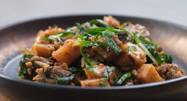 Şalgam keki Çin Dim Sum tabağıdır. Singapur 'da geleneksel olarak havuçlu kek denir..