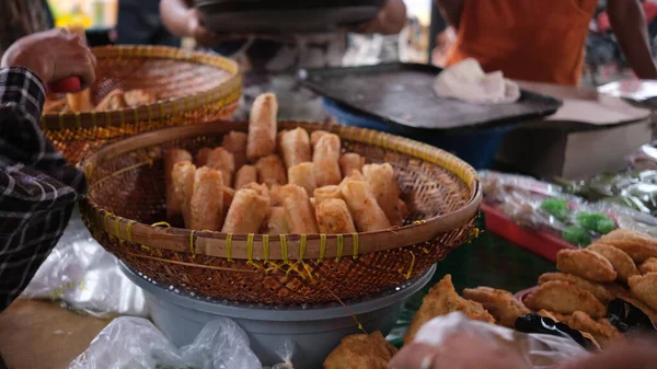 Surtido Alimentos Fritos Kue Basah Jajanan Pasar Postre Como Takjil — Foto de Stock