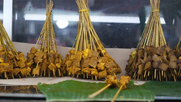 Exibição Satay Padang Pronto Para Ser Grelhado Indonésia Alimento — Fotografia de Stock
