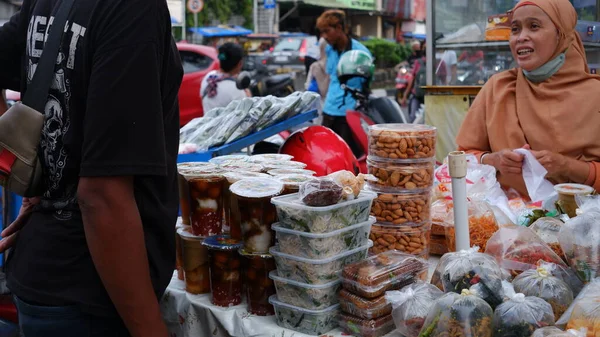 Sellers Dessert Takjil Various Fresh Fruit Juices Iftar Ramadan Street — Stock Photo, Image