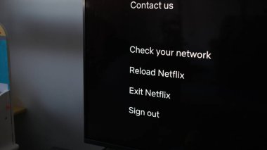 Televizyon ekranında Netflix menüsü. Sydney, 22 Nisan 2023