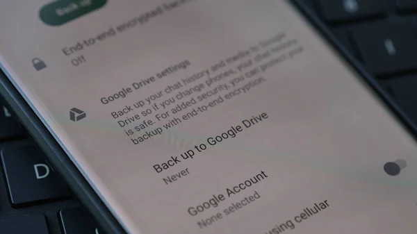 WhatsApp sohbeti Google 'da değil. Sydney, 3 Mayıs 2023.