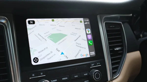 Google Map Pada Dashboard Mobil Sydney Juni 2023 — Stok Foto