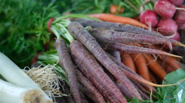 Hafta sonu taze havuç satışı..