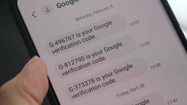 Akıllı telefondan Google 'a iki adım onayı. Sydney, 9 Haziran 2023.