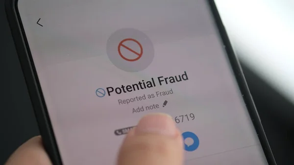 Dolandırıcılık çağrılarını engellemek için akıllı telefondan görüntü. Jakarta, 6 Haziran 2023.