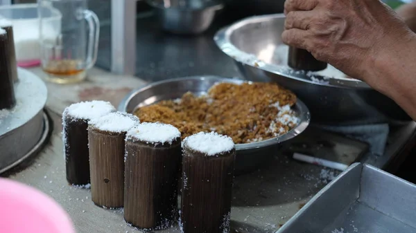 Bambu Tüpü Putu Keki Yapmak Için Kullanılır Endonezya Yemekleri — Stok fotoğraf