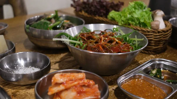 Guarniciones Restaurante Coreano Barbacoa Para Carne Barbacoa —  Fotos de Stock