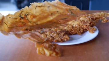 Büyük boy karides krakerleri. Peyek udang. Endonezya yemekleri.