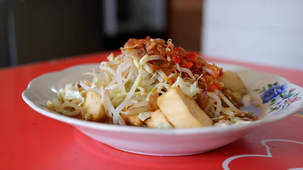 Kupat Tahu Traditionell Indonesisk Mat Gjord Ketupat Stekt Tofu Och — Stockfoto