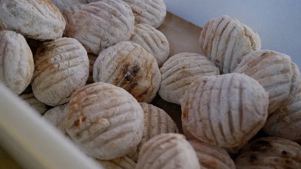 Mpek Mpek Panggang, Palembang şehrinden tipik bir ızgara balık köftesi. Endonezya yemekleri.