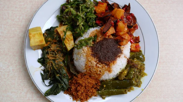 Beras Vegetarian Padang Piring Putih Indonesia Makanan Vegetarian — Stok Foto
