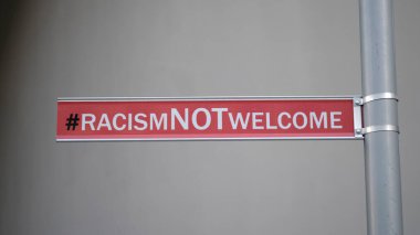 Avustralya 'daki tüm ırkçı eylemlere karşı bir işaret..