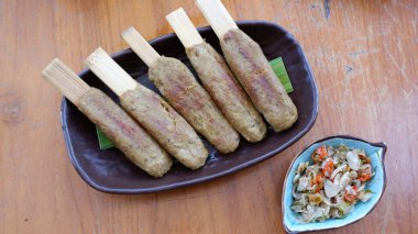 Sate Lilit Endonezya 'da, Bali mutfağından türemiş bir satay çeşididir. Bu satay kıyma, balık, tavuk, sığır eti ve rendelenmiş hindistan cevizi karışımından yapılır..