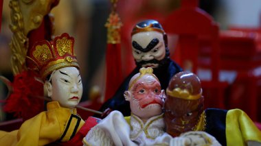 Wayang Potehi Çin kökenli bir Çin kuklası türüdür. Bu sanat geçmişte etnik Çinli göçebeler tarafından getirildi ve bir tür geleneksel Endonezya haline geldi..