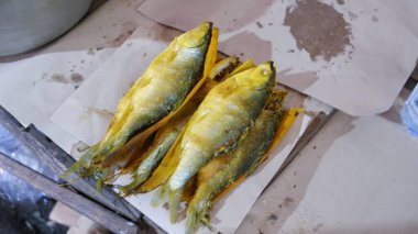 Plastikteki kullanılmış pillerin bir kısmı sızdırılmış. Sydney, 30 Mayıs 2025.