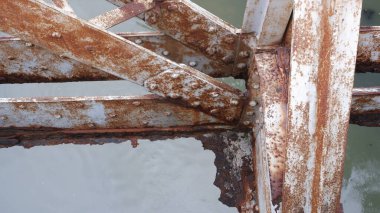 Plastikteki kullanılmış pillerin bir kısmı sızdırılmış. Sydney, 30 Mayıs 2025.