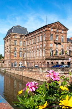 Saverne. Chateau des Rohan et canal de la Marne au Rhin. Alsace. Bas-Rhin. Grand Est