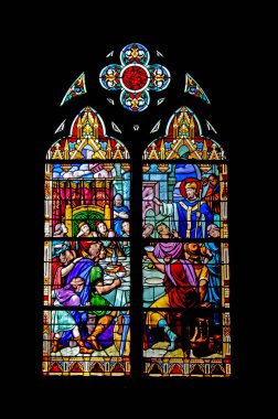 Saint-Vaast-la-Hougue 'da. Vitrail de l'eglise Saint-Vaast. Manche. Normandiya 