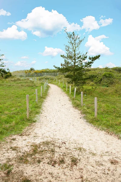 Fouesnant, Chemin de randonnees a la point de Mousterlin.Finistere. Bretagne