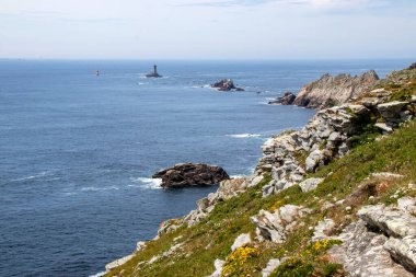 Pointe du Raz ve Vieille deniz feneri. Brittany. Finistere. Fransa