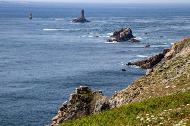 Pointe du Raz ve Vieille deniz feneri. Brittany. Finistere. Fransa
