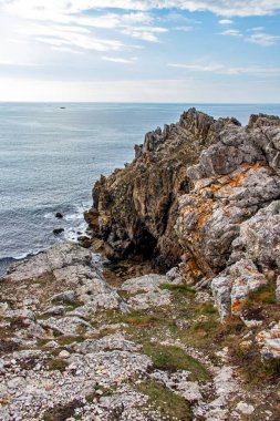 Rocky setinin adı Le Chateau de Dinan, Crozon yarımadasındaki Pointe de Dinan 'da. Finistre. Britanya.