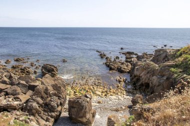 Plouhinec. Audierne Körfezi 'ndeki Rocky Sahili, Finistre. Britanya.