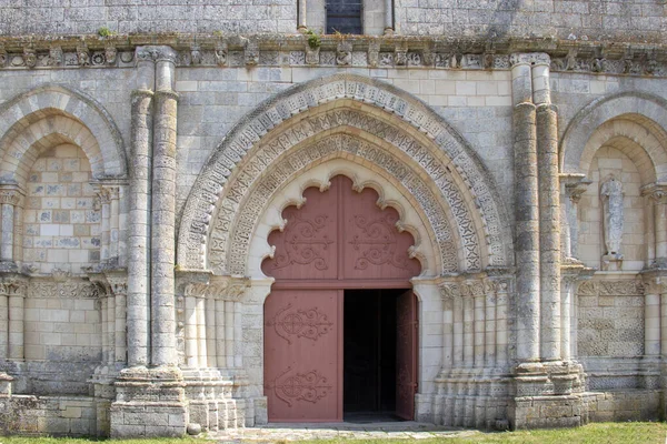 Esnandes Vstupní Dveře Kostela Saint Martin Jsou Zvenčí Vidět Charente — Stock fotografie
