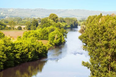Beynac-et-Cazenac. Dordogne köyden görüldü.