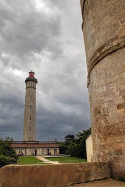 Adanın ucunda inşa edilmiş Yeni Baleines de l 'le R deniz feneri