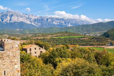 Pea Montaesa Aragon bölgesinde Ainsa 'dan görüldü.