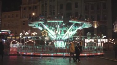 Atlı karıncaya atlıkarınca akşam Noel Fuarı'nda