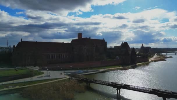 Κάστρο Της Τευτονικής Στο Μάλμπορκ Της Πολωνίας Εναέρια Βίντεο — Αρχείο Βίντεο